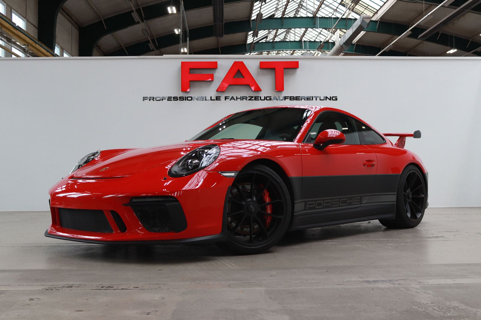 True Scale 1:64 Porsche 911 (992) GT3 RS LHD Weissach Package Pyro Rot MGT00706L Modellauto